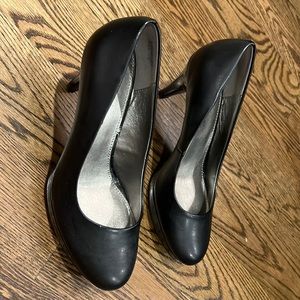 Black Bandolino Capture Pumps size 6